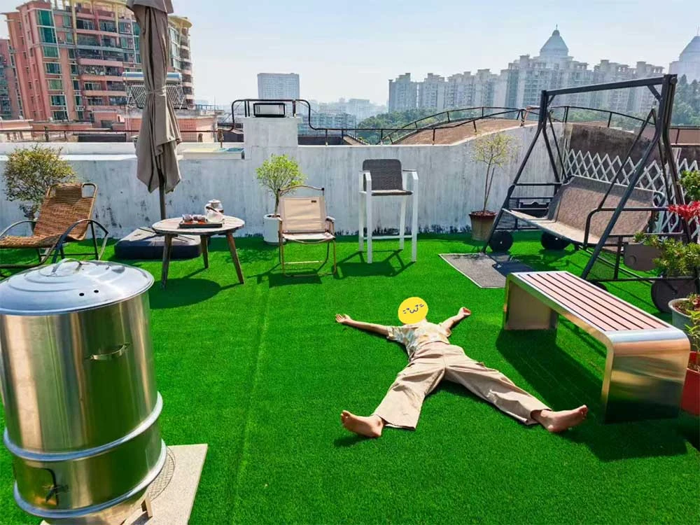 child playing safely on eco friendly artificial turf grass manufacturer